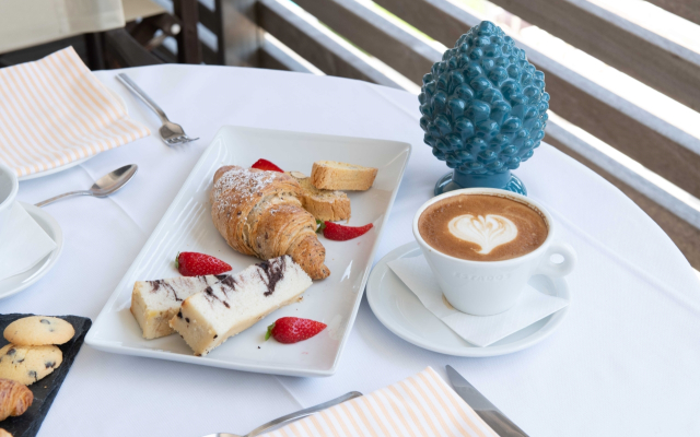 Kiss Beachfront Hotel & Restaurant