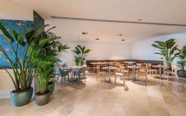 Sesimbra Oceanfront Hotel
