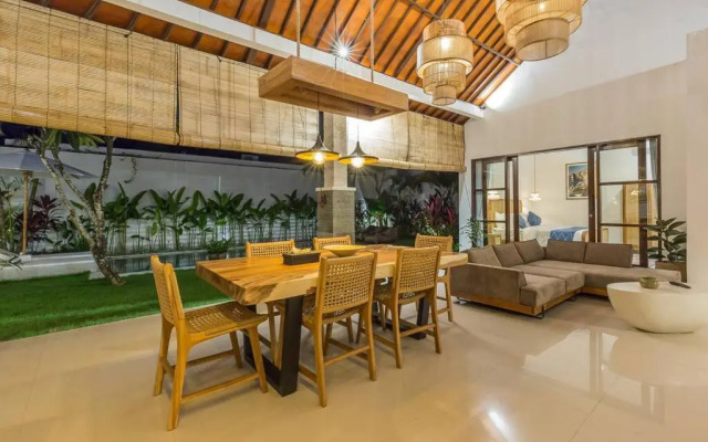 Charming 3 Bedrooms Villa Beach Walking Distance