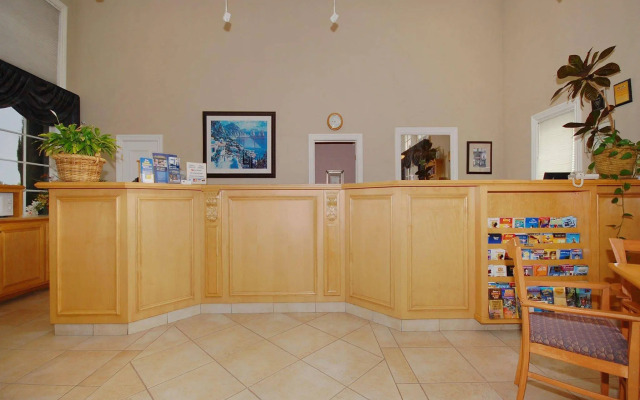 Studio 6 Corona, CA - West