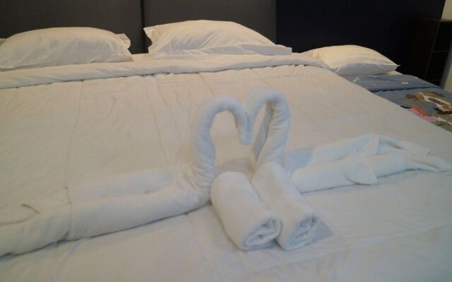 Bangkok Room by City Court Condo