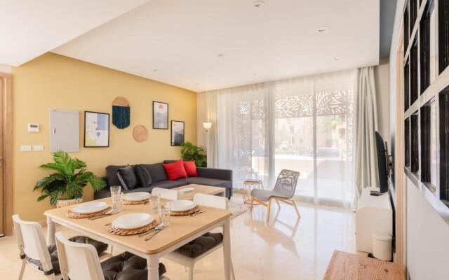 Exotic 1BDR w Outdoor Terrace Pool & Beach Access