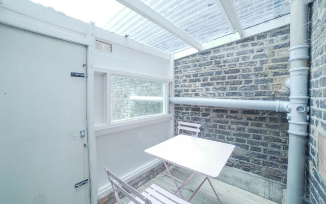 Lovely English House Near Greenwich Town Centre