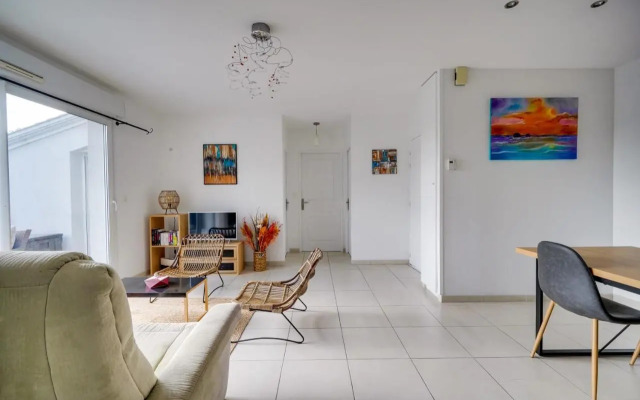 Nice apartment Mérignac with terrace and parking