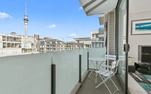 Zodiaks 2 Bedroom Apartment Pool Gym Parking