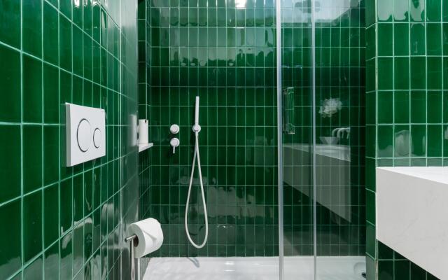 3 Bedroom Apt. with Grand Terrace