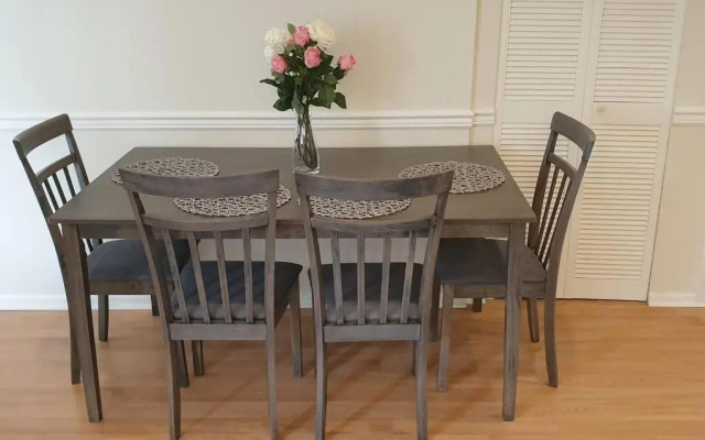Happy, Cozy, Fun, Loving suite in West Vancouver