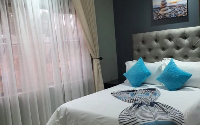 Posh 3 Bed Guesthouse in Hillside With Pool - 2039