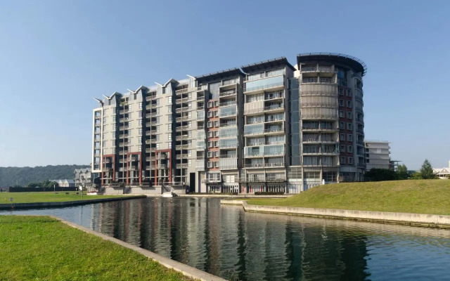 Quayside Waterfront Apartment