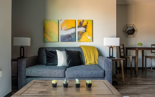 Sculpture Park Apts by Frondesk