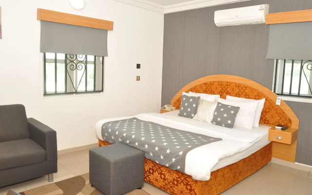 Ne-Yo Hotel and Suites