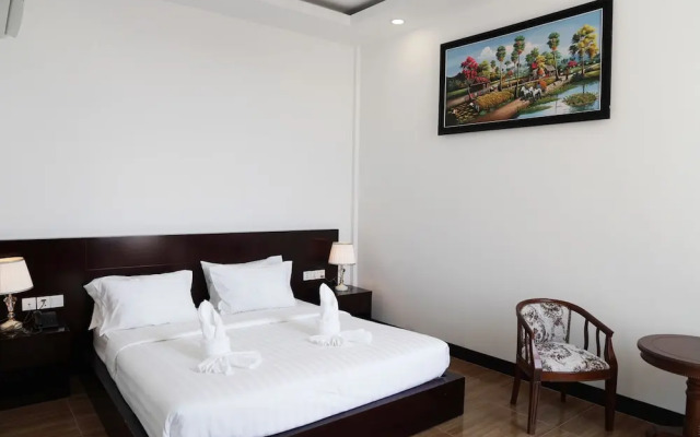 Apple Hotel Three