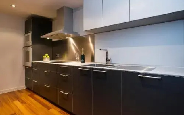 Fewdays Barcelona Apartments