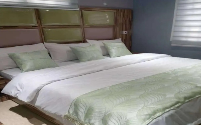 Royal Park Hotel and Suites