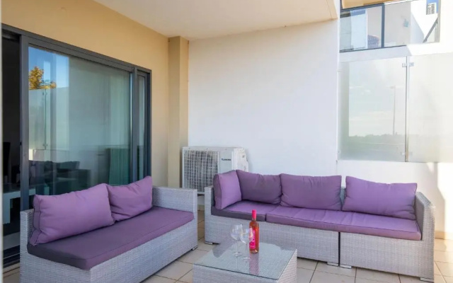 One Bedroom Apartment in Albur Village 1L