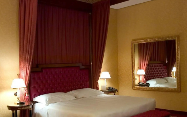 Maxim Hotel