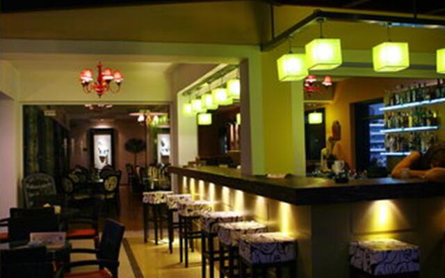 Ionis Art Hotel