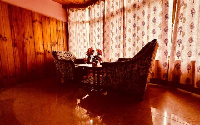 Hotel Daulat - Near Mall Road