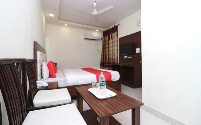 OYO 28646 Hotel Golden Heart