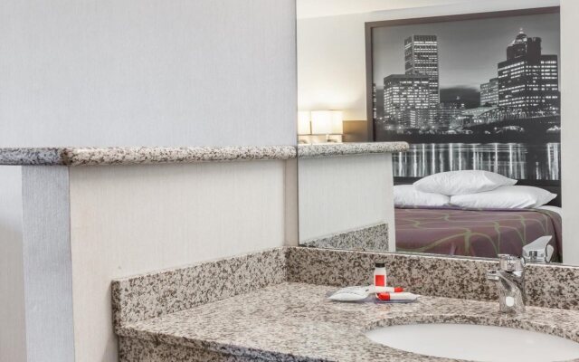 Super 8 By Wyndham Gresham Portland Area OR
