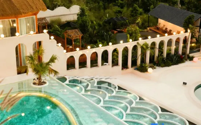 Lis Amman Holiday Villa Seaview Pool Estate Hotel (Erhai Airport Branch) – Pool – Dali