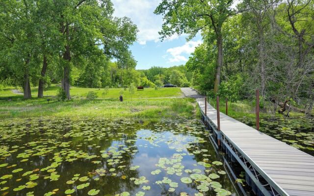 15 Mi to Downtown Minneapolis: Retreat on 5 Acres