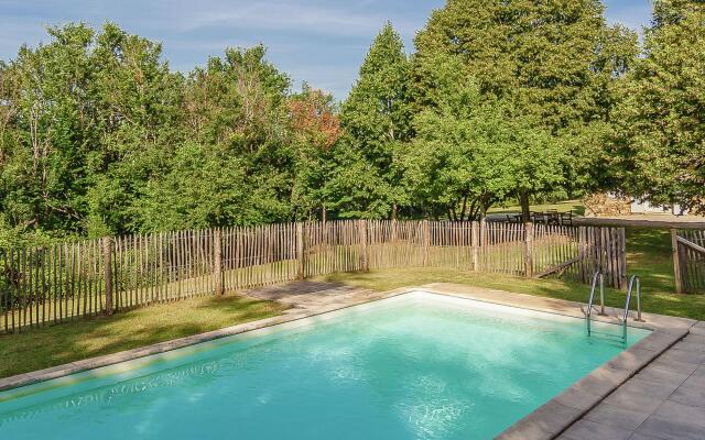 Sprawling Mansion in Aquitaine with Swimming Pool