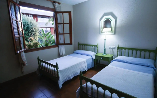 Chalet con piscina y 2000 m de jardín