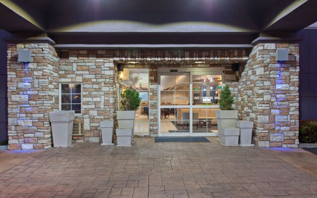 Holiday Inn Express Hotel & Suites Oakland-Airport by IHG