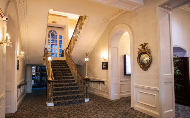 Grand Hotel