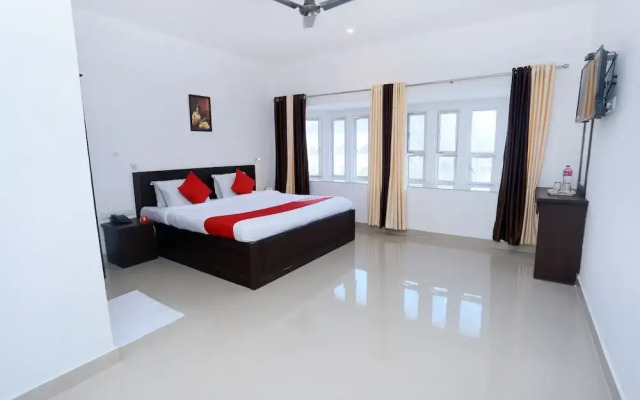 OYO 14328 Hotel Rv Tower