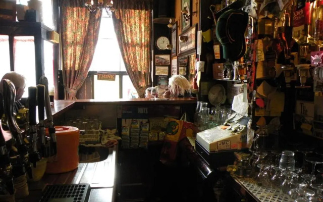 Buggle's Pub and Accommodation