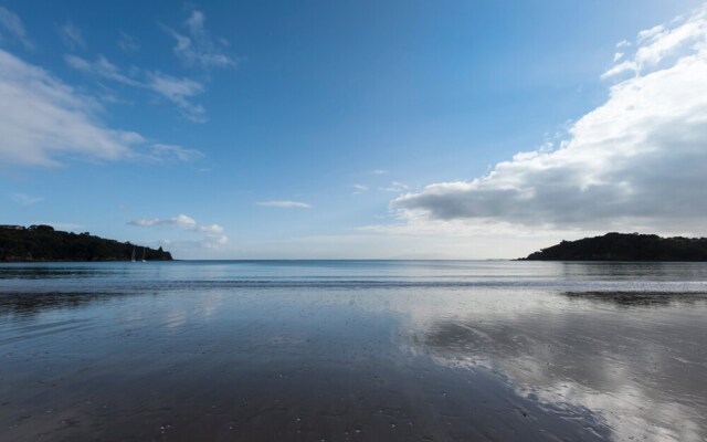 Newly renovated Oneroa beach view house