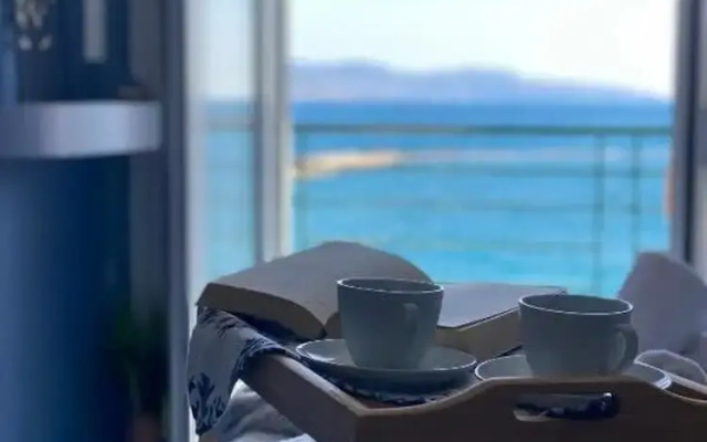 Seafront Kalamata Haven - Blue Luxury Suite