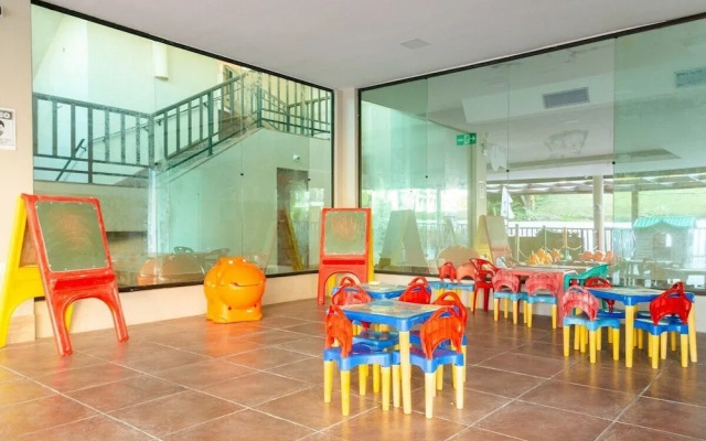 Beach Class Resort