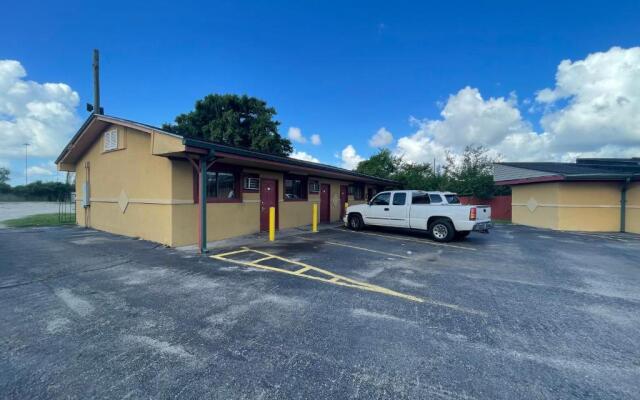 Royal Palms Motel & RV Park