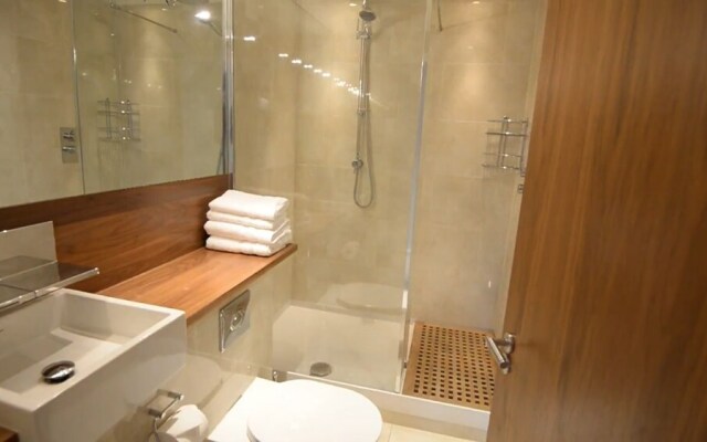 Spacius 3-bed Apartment in Kensington, London