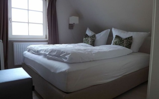 "luv" in House Smaswai 10