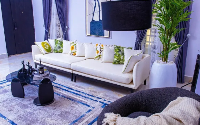 TM Luxe Stays Apartment