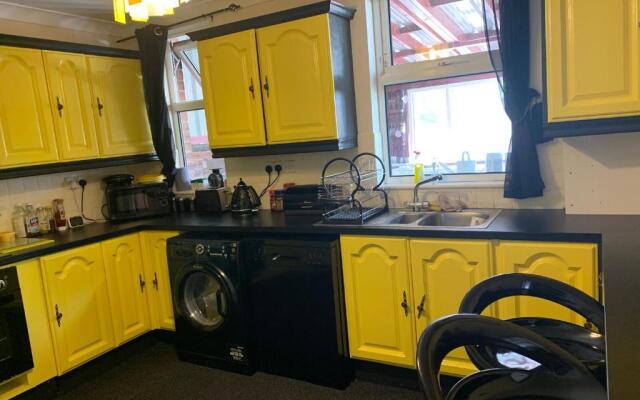 Busybee - Guest House- Self service