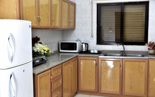 Al Bateel Hotel Apartments