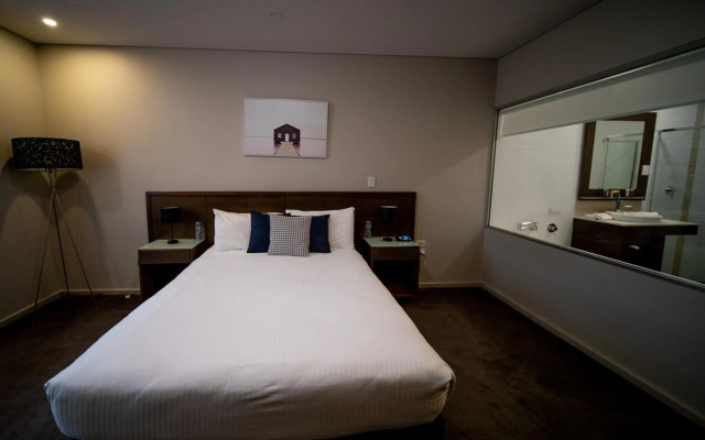 Sfera's Park Suites & Convention Centre