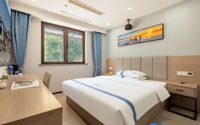 Le Orange Cloud Audio and Video Hotel