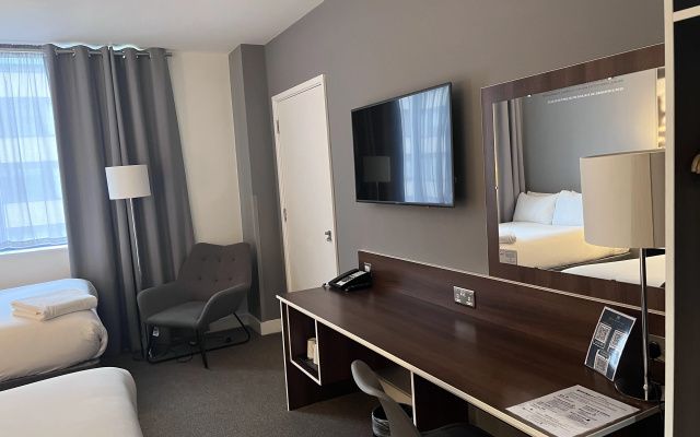 Heeton Concept Hotel City Centre Liverpool - Image 7