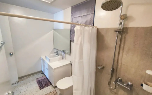 Dr Calayan's 2BR Condo at Pico De Loro