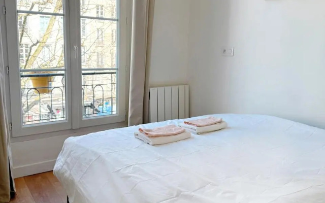 5 People Apt Centre Paris 3em in  Meslay Marais