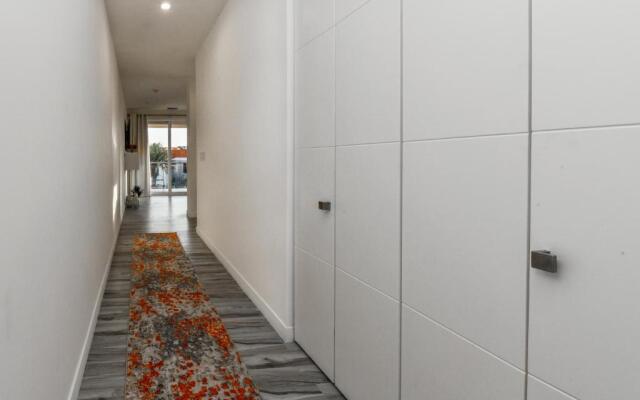 Luxury 2-bedroom Condo Right on the Strip in Palm Beach