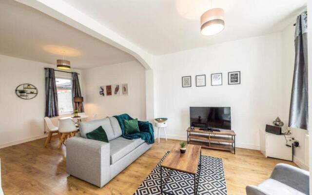 Contractors & Leisure & Airport Location & Riverfront