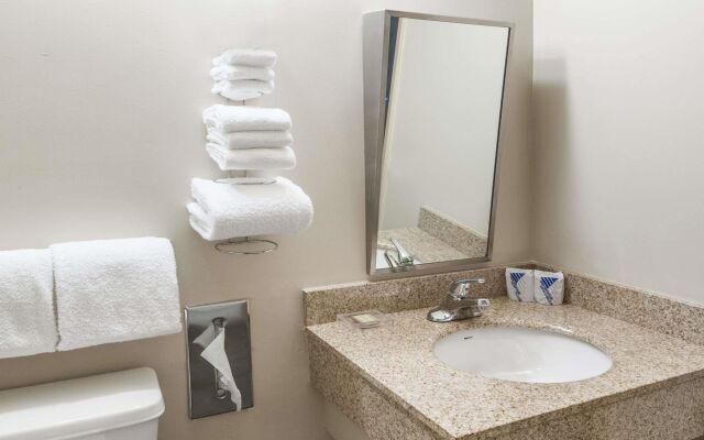 Super 8 by Wyndham Airdrie AB