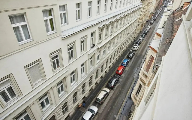 1 Bedroom Apartment Sleeps 2 -balcony -lift Access